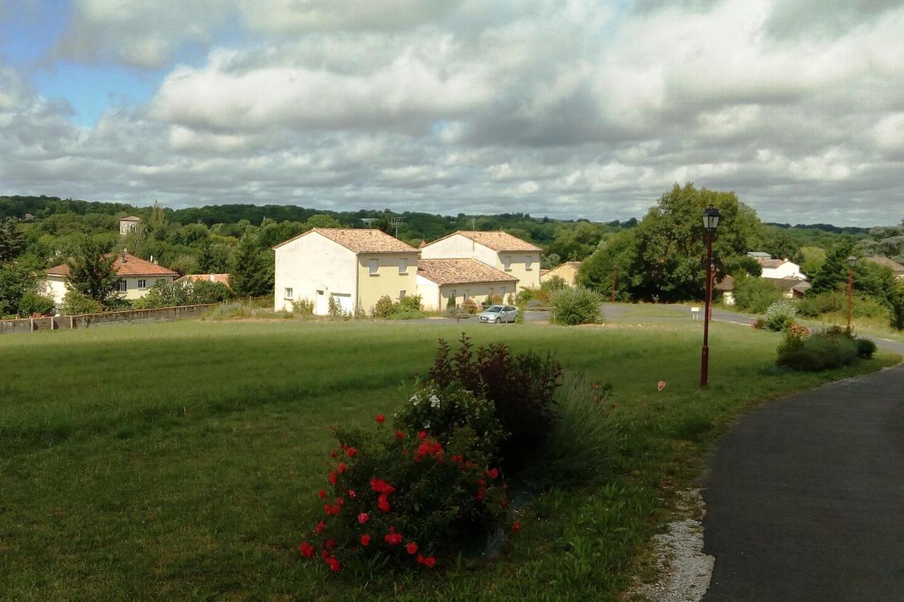 Bonabri Vacances - Chambres D'Hotes Chazelles  Buitenkant foto